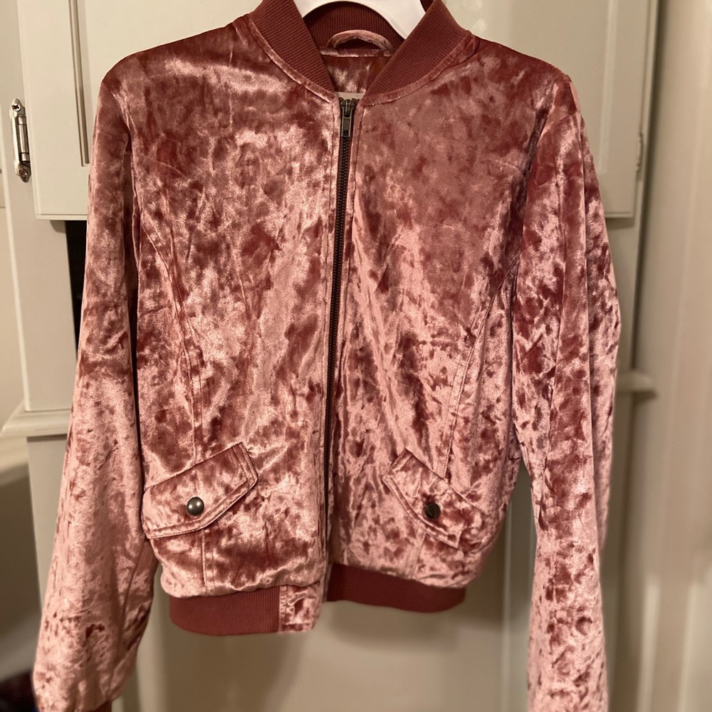 pink bomber jacket 💕💕